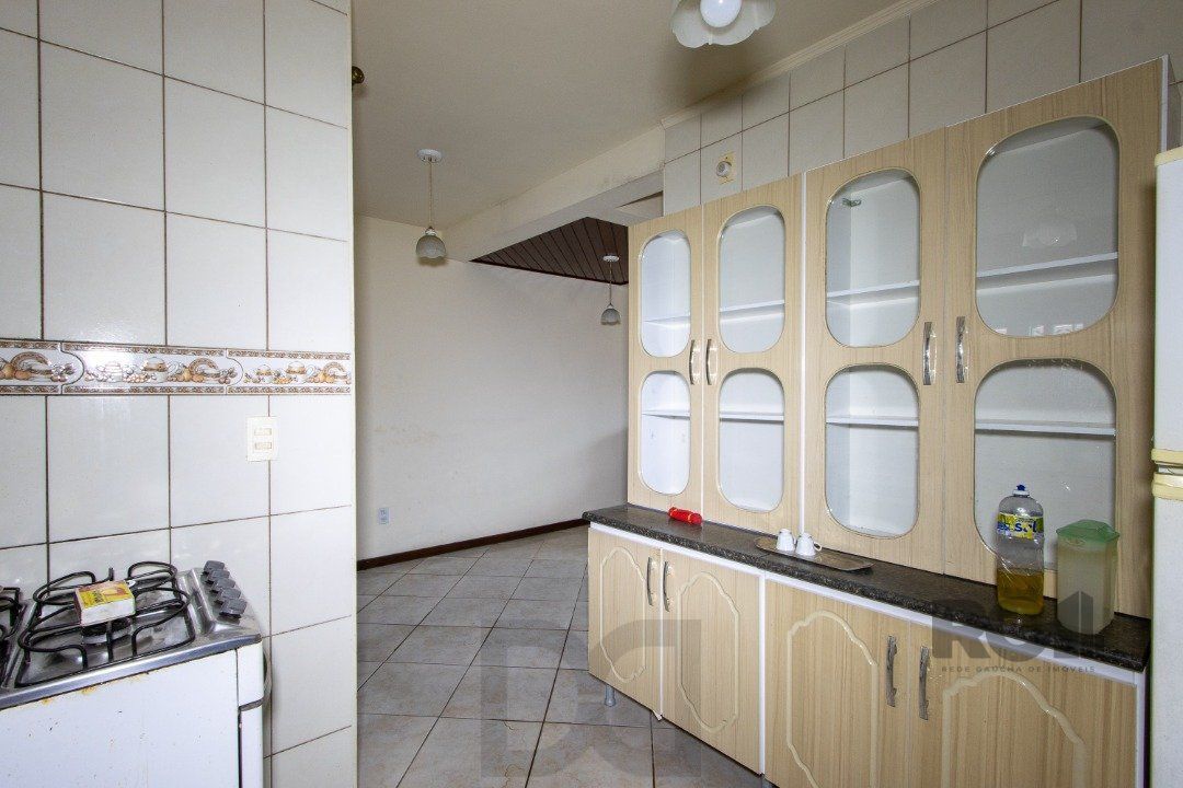 Casa em Condomínio na Zona Sul, no bairro Hípica, com 2 dormitórios, living para dois ambientes, cozinha mobiliada, lavabo — foto 10