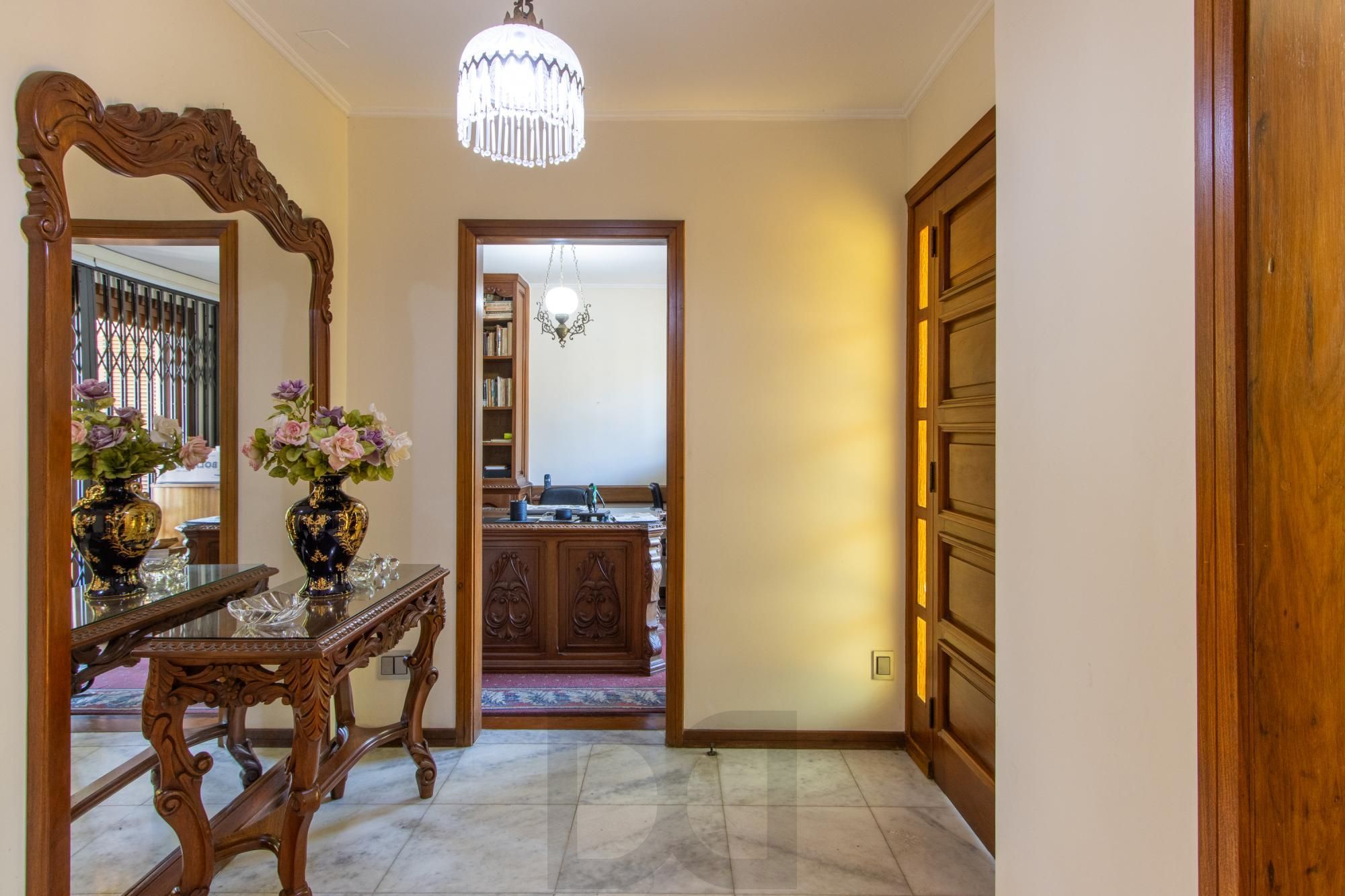 Casa à venda com 5 dormitórios, 392m² e 4 vagas no bairro Vila Assunção, Zona Sul de Porto Alegre — foto 4