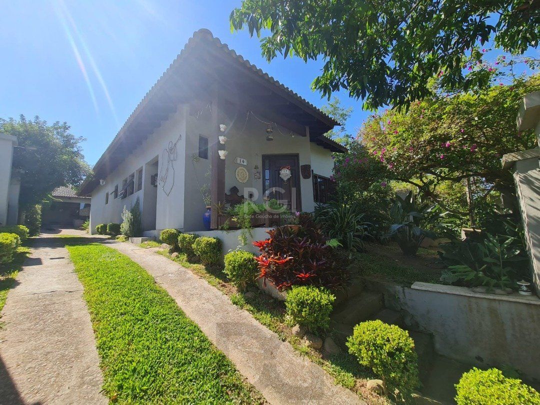 Casa em lindo terreno alto ao nível da rua medindo 10 × 32 onde consta uma residência térrea com 136m2 de área privativa, — foto 1