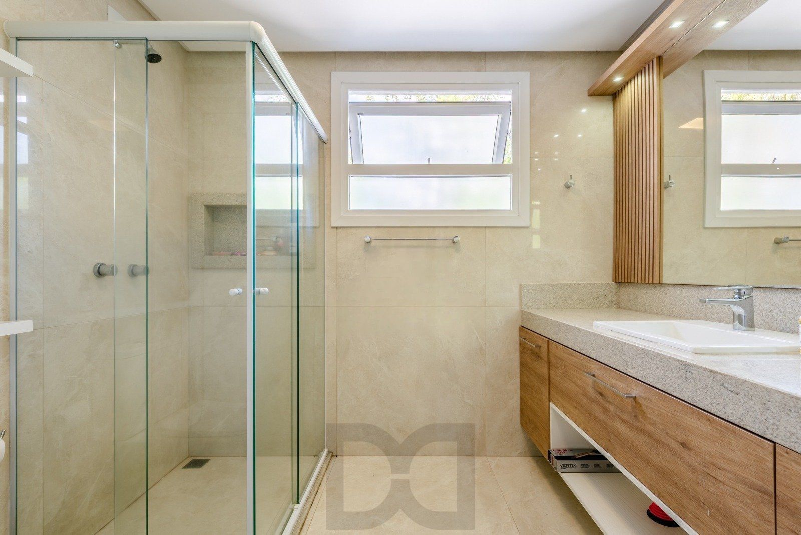 Casa em Condomínio com 228m² e 3 dormitórios, 1 suíte, 3 vagas no bairro Sarandi — foto 25