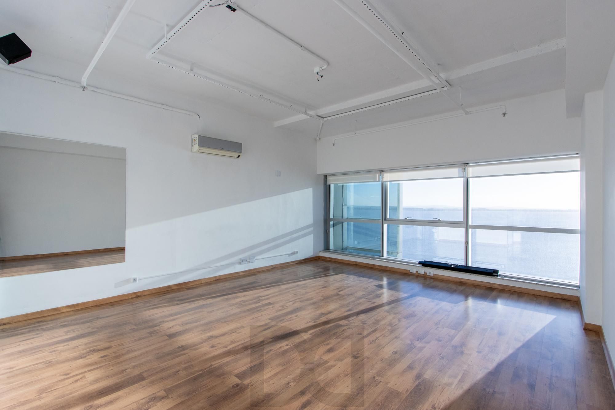 Sala Comercial no Ed. Cristal Tower junto ao Barra Shopping no Bairro Cristal — foto 4