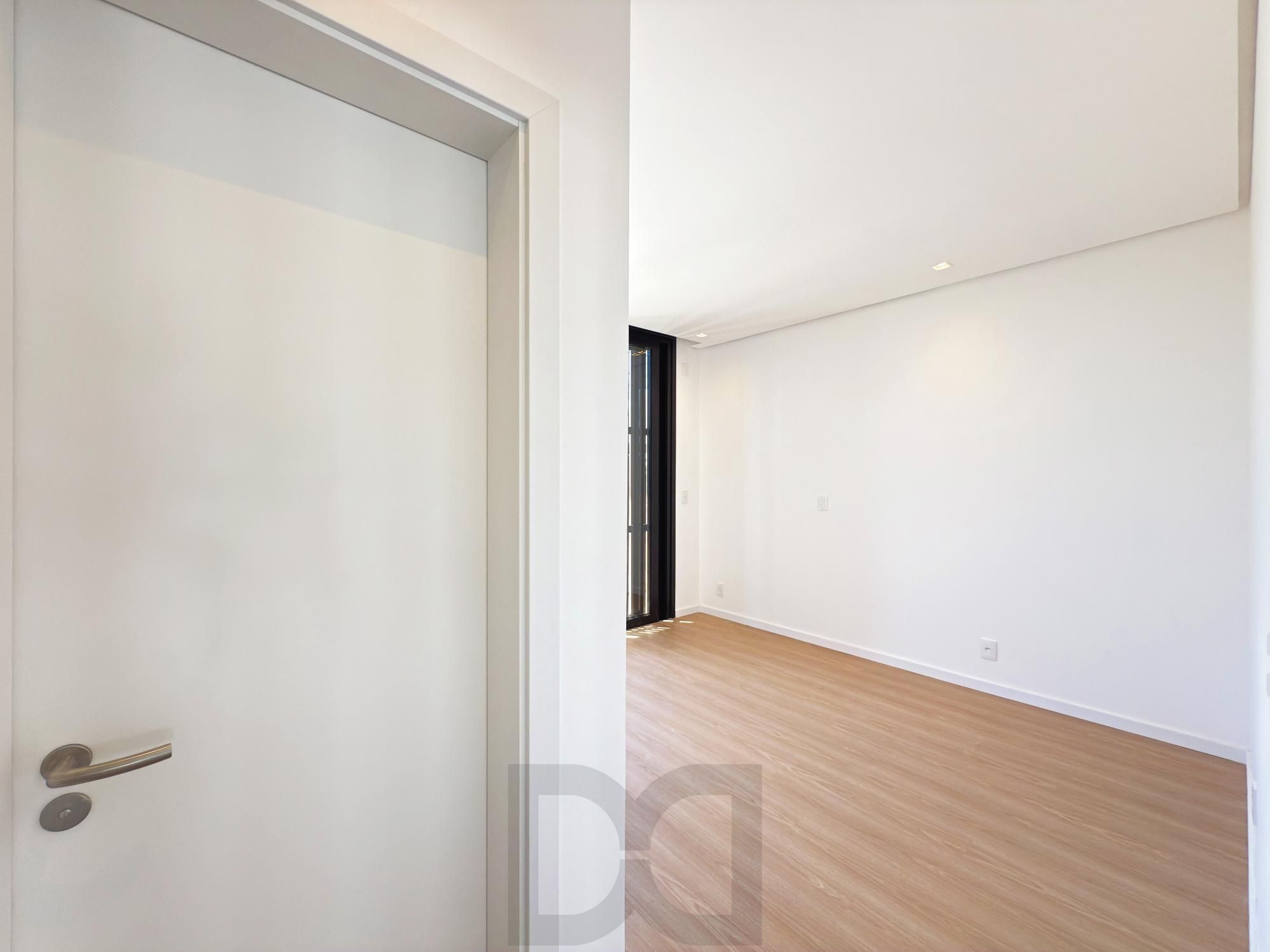 A casa conta com 434m2 de área construída, mas com um aproveitamento total dos 1.012m2 do lote — foto 36