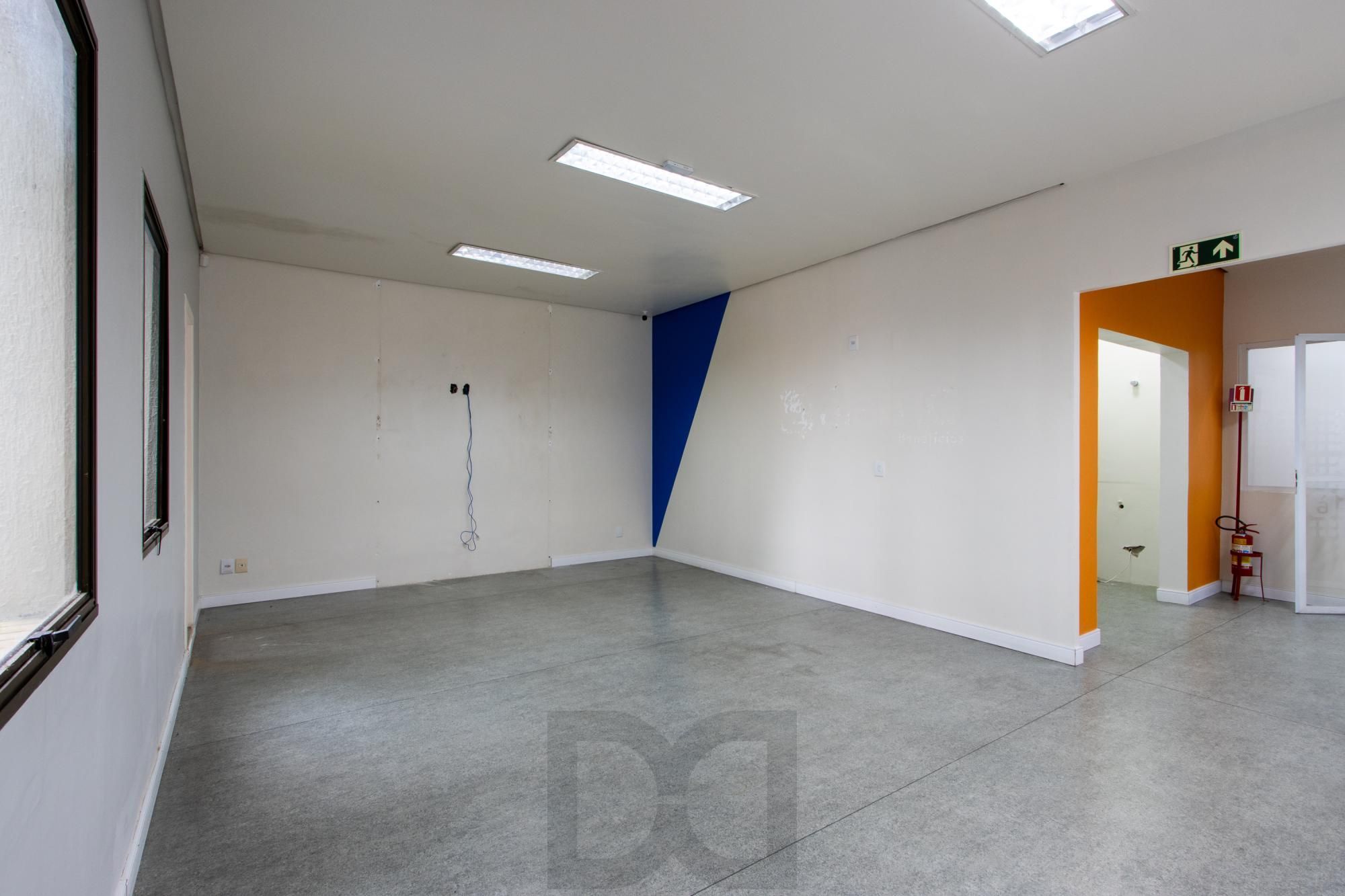 Casa Comercial 2 pisos - Excelente localização e Grande Visibilidade no Bairro Menino Deus - Ideal p/ Clínicas, escolas ou escritórios. — foto 48