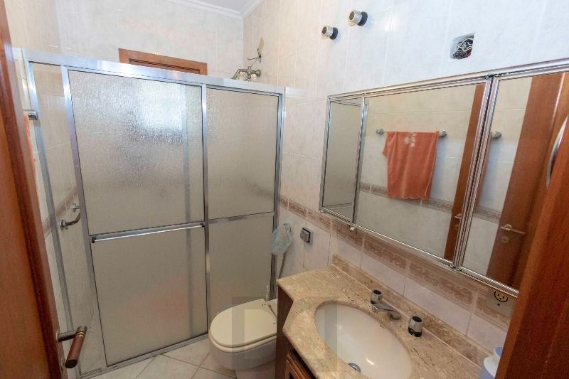 Casa para Venda - 420m², 5 dormitórios, sendo 2 suites, 6 vagas - Nonoai — foto 35