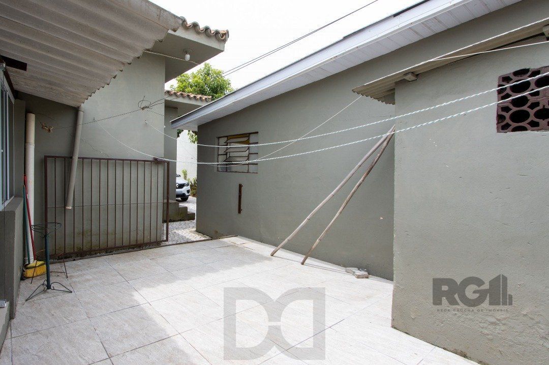 Casa térrea, 3 quartos, 2 banheiros, com pátio no Bairro Cavalhada — foto 37