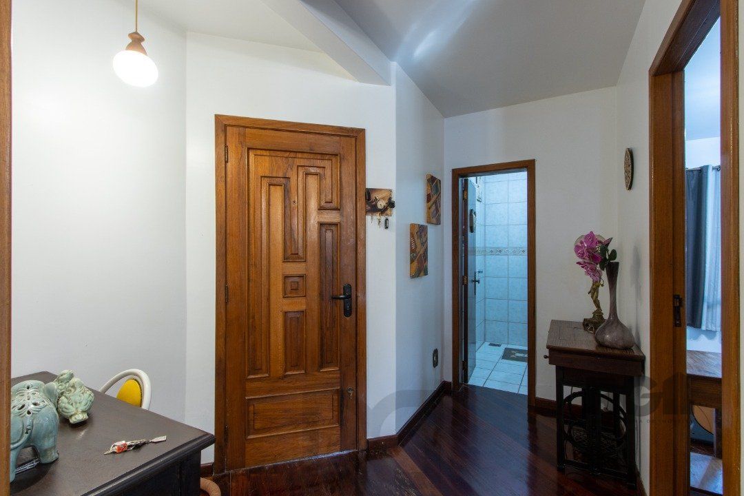 Casa de alvenaria, 3 quartos, 1 suíte, 4 banheiros e 5 vagas de garagem. — foto 6