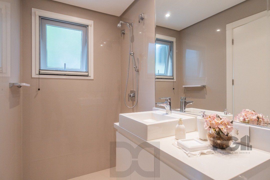Casa semimobiliada e possui 3 suítes (sendo 1 delas master com closet e hidro) — foto 32
