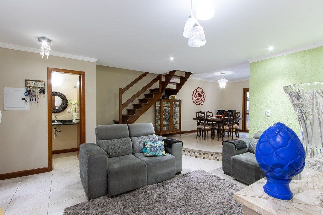 Casa para Venda - 300m², 5 dormitórios, sendo 1 suites, 4 vagas - Portal do Guarujá — foto 8