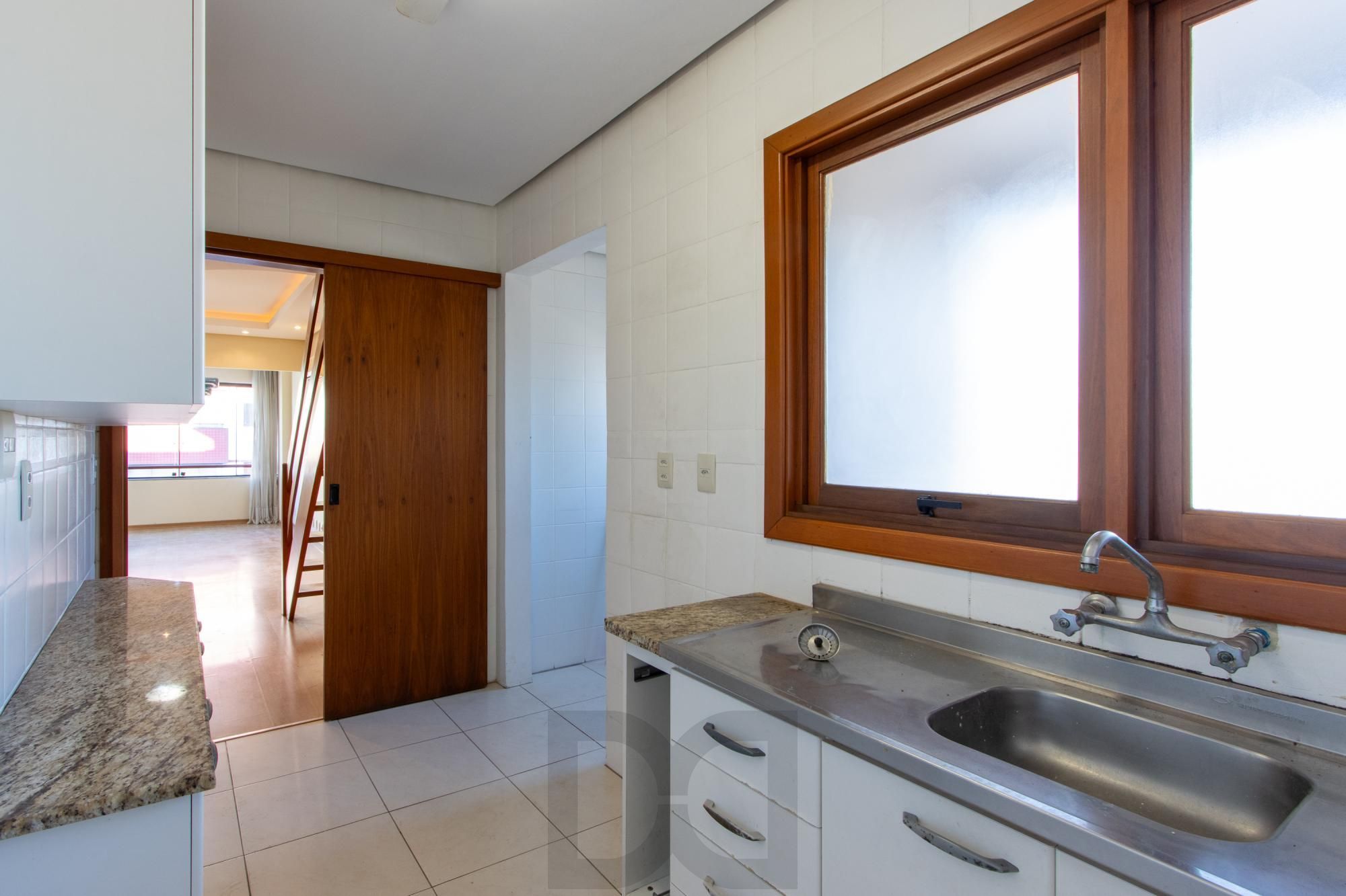 COBERTURA 2 QUARTOS, 2 VAGAS INDIVIDUAIS ESCRITURADAS, ELEVADOR - BAIRRO SANTO ANTONIO — foto 8