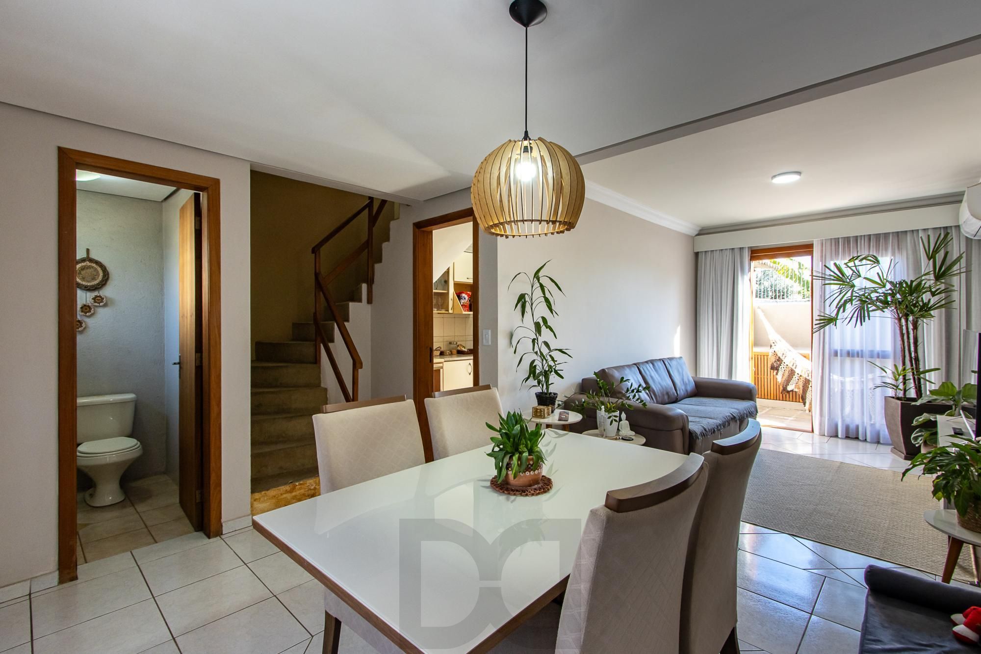 Casa em condomínio fechado, 104m² privativos, 2 quartos, 1 vaga, bairro Camaquã — foto 1