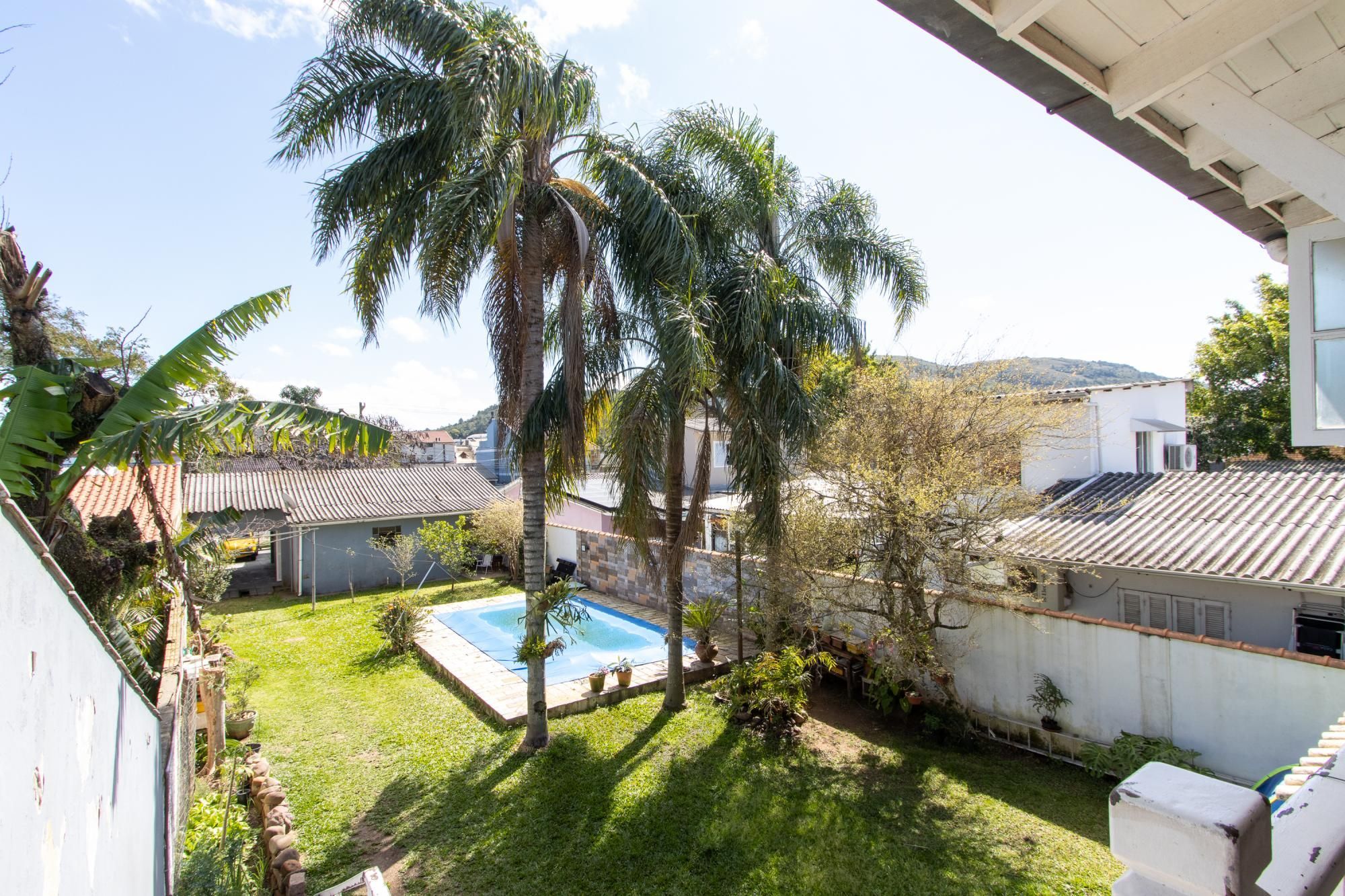 Sobrado amplo com 4 dormitórios com piscina e casa extra no mesmo terreno – Hípica — foto 1