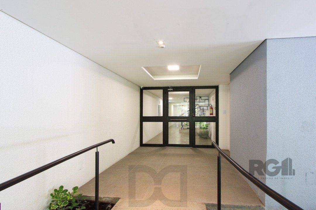 Apartamento em Porto Alegre no Bairro Petrópolis, de 2 quartos, semi mobiliado. — foto 30