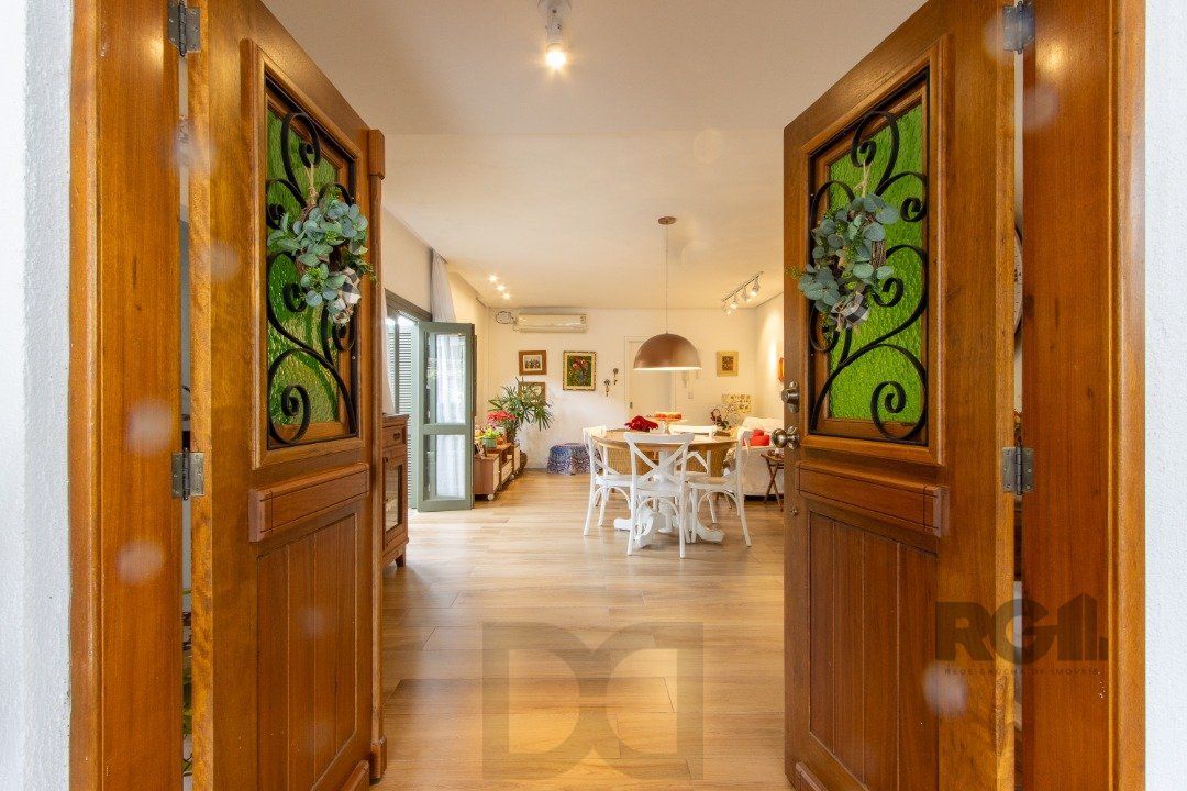 Casa térrea, 3 quartos, edícula, com 2 suites, pátio - Bairro Guarujá — foto 5
