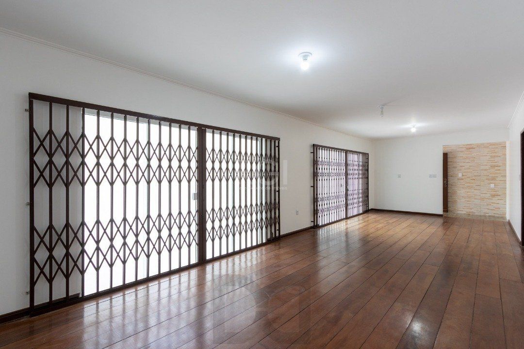 Casa para Venda - 454.7m², 5 dormitórios, sendo 1 suites, 8 vagas - Teresópolis — foto 7