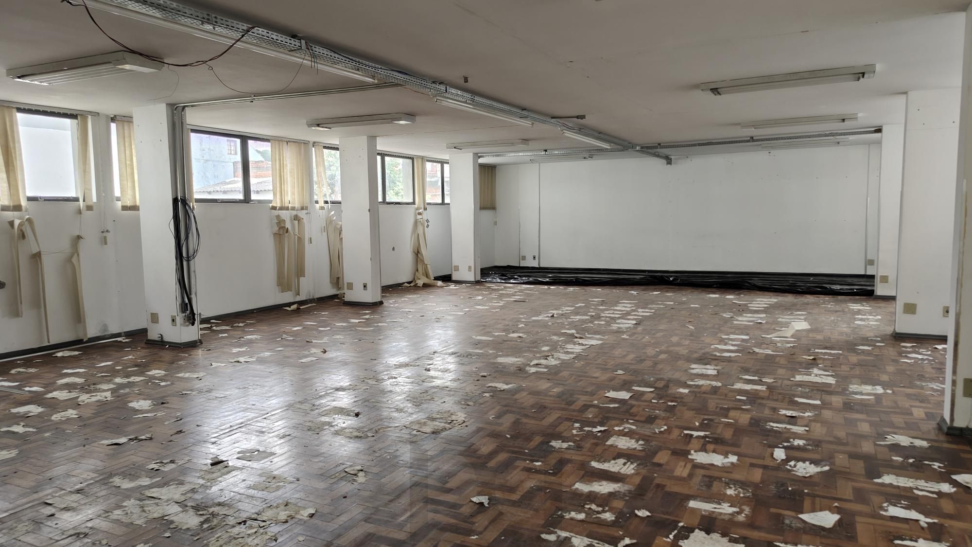 Prédio Comercial no bairro Menino Deus. — foto 27