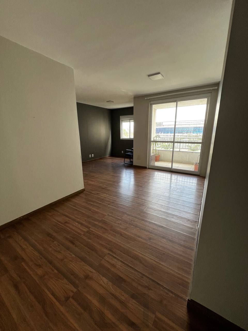 Apartamento de 3 dormitórios transformado em 2, 1 suíte e living com churrasqueira. — foto 9