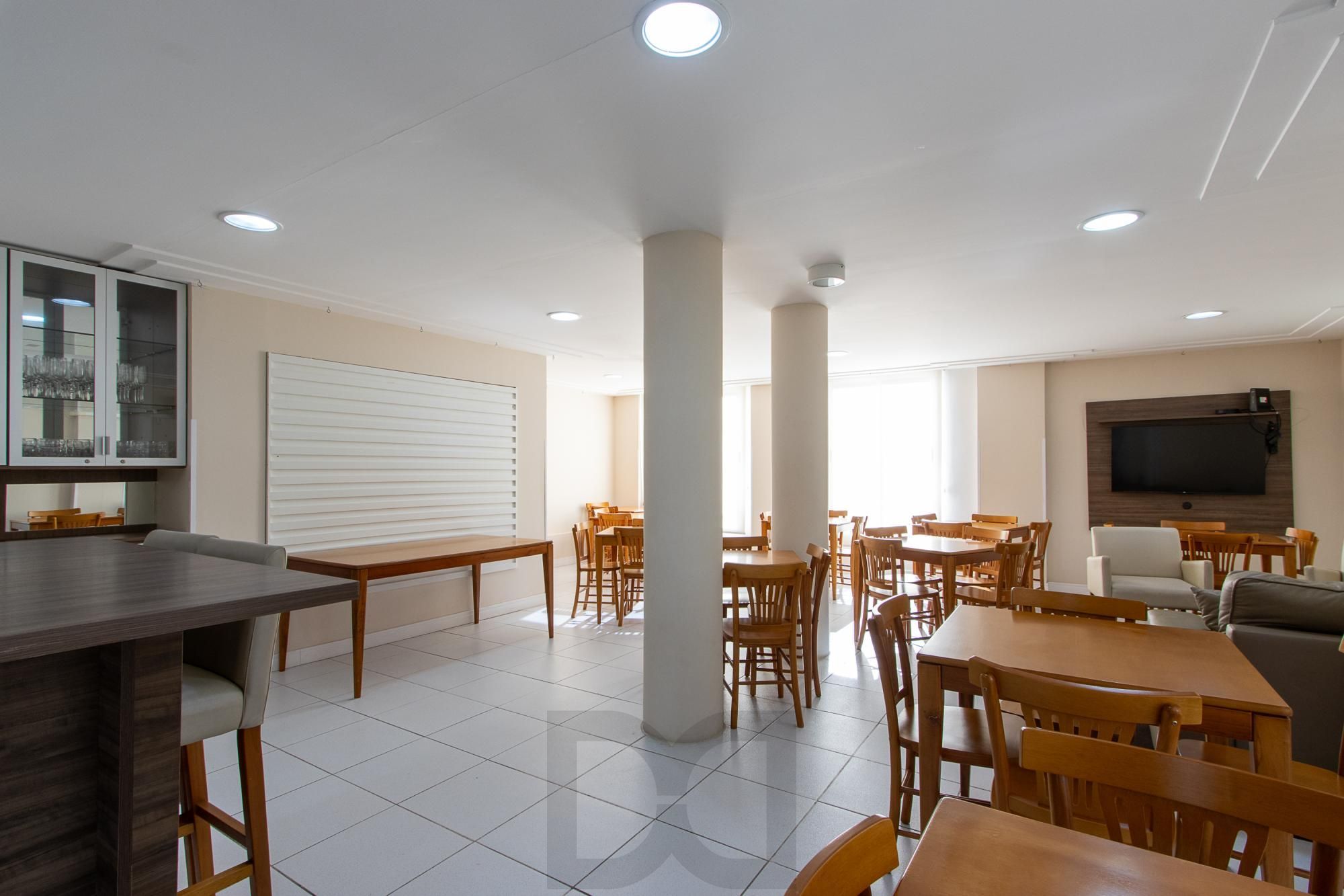 Apartamento, 2 dormitórios e 1 vaga, bairro Jardim Carvalho. — foto 42