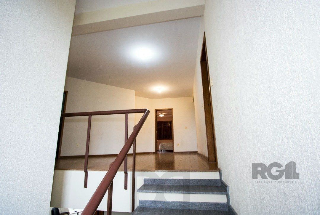 Sobrado com 6 suites, lareira, lavabo, pátio - Bairro Belém Velho — foto 18