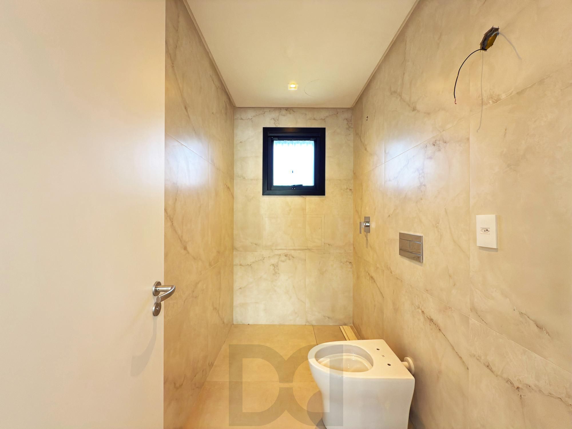 A casa conta com 434m2 de área construída, mas com um aproveitamento total dos 1.012m2 do lote — foto 35