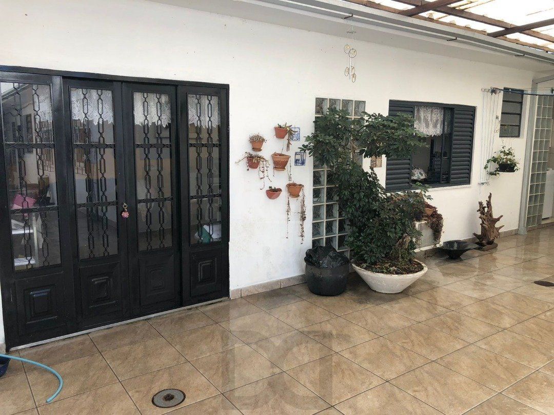 Casa para Venda com 3 dormitórios, sendo 1 suites e 3 vagas no bairro Guarujá — foto 26
