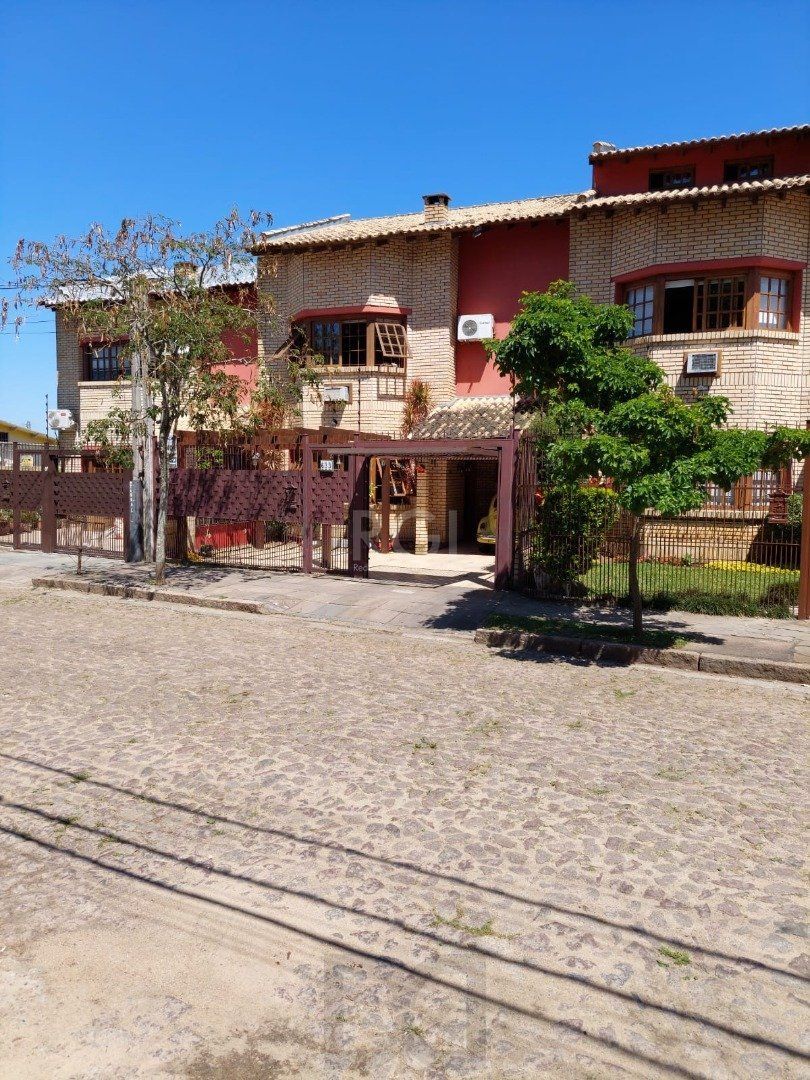 Casa para Venda - 156m², 3 dormitórios, sendo 1 suites, 2 vagas - Guarujá — foto 2