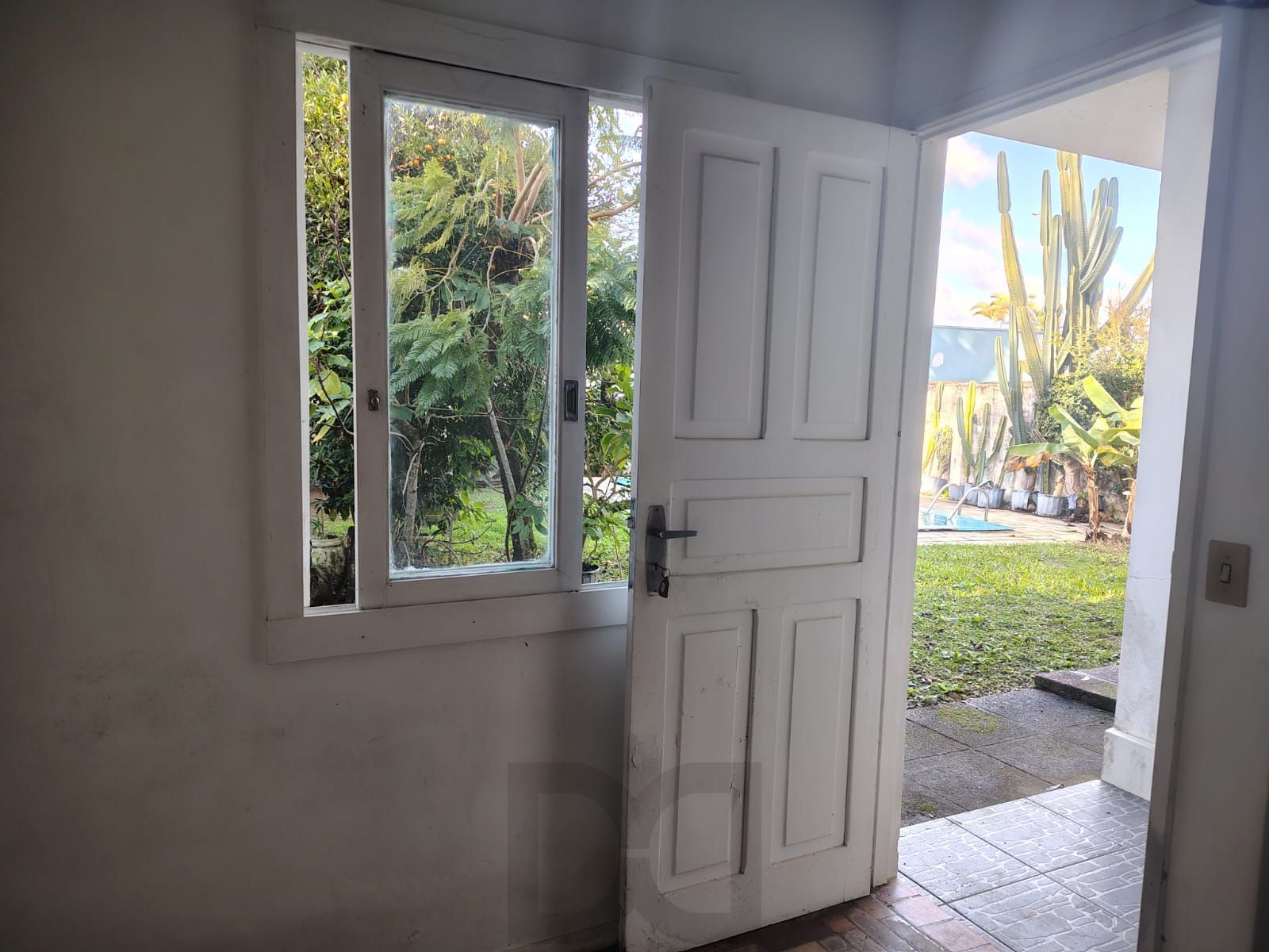 Casa de alvenaria, com 3 dormitórios, 1 suíte e 2 vagas de garagem coberta. — foto 34