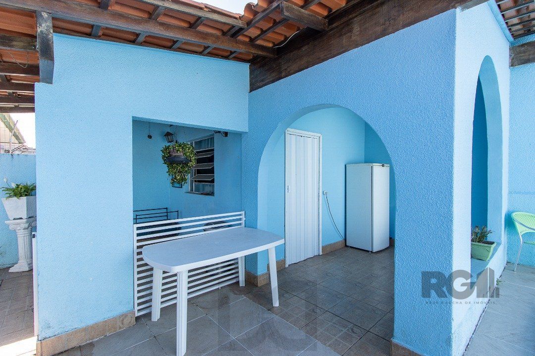 Casa térrea, com 3 dormitórios, 1 suíte, no bairro Ipanema. — foto 40