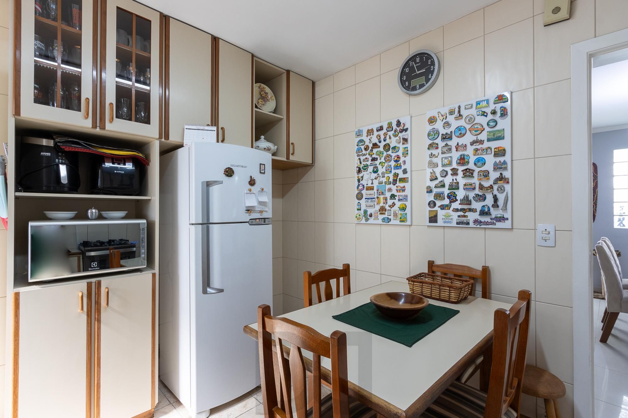 Casa de alvenaria, 4 dormitórios, 2 suítes, bairro Cristal. — foto 16