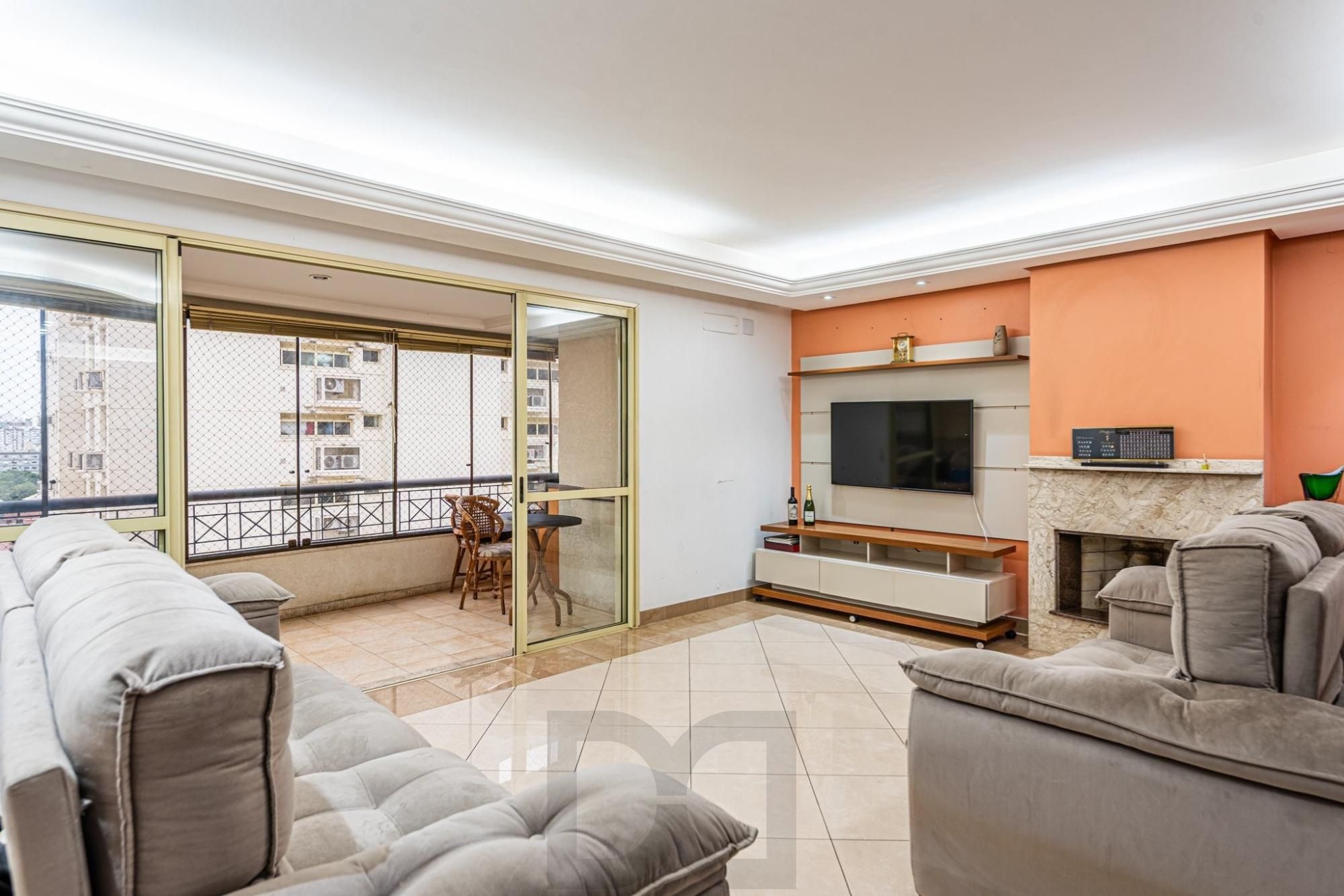 Apartamento com 3 quartos, no bairro Menino Deus — foto 1