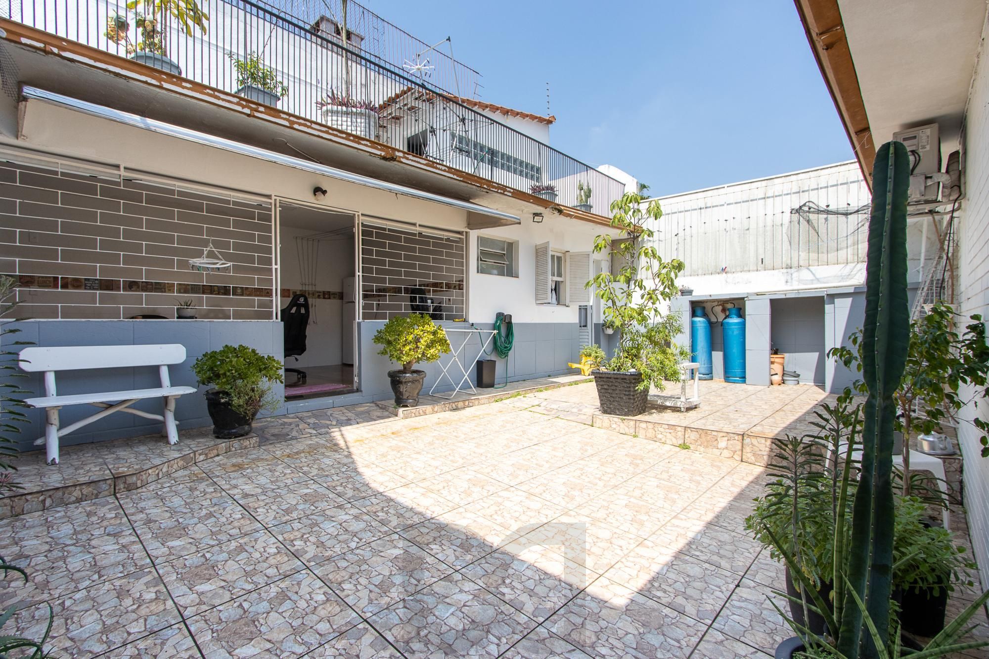 Linda casa totalmente reformada, 3 quartos (1 suite), 2 vagas cobertas - Bairro Nonoai — foto 35