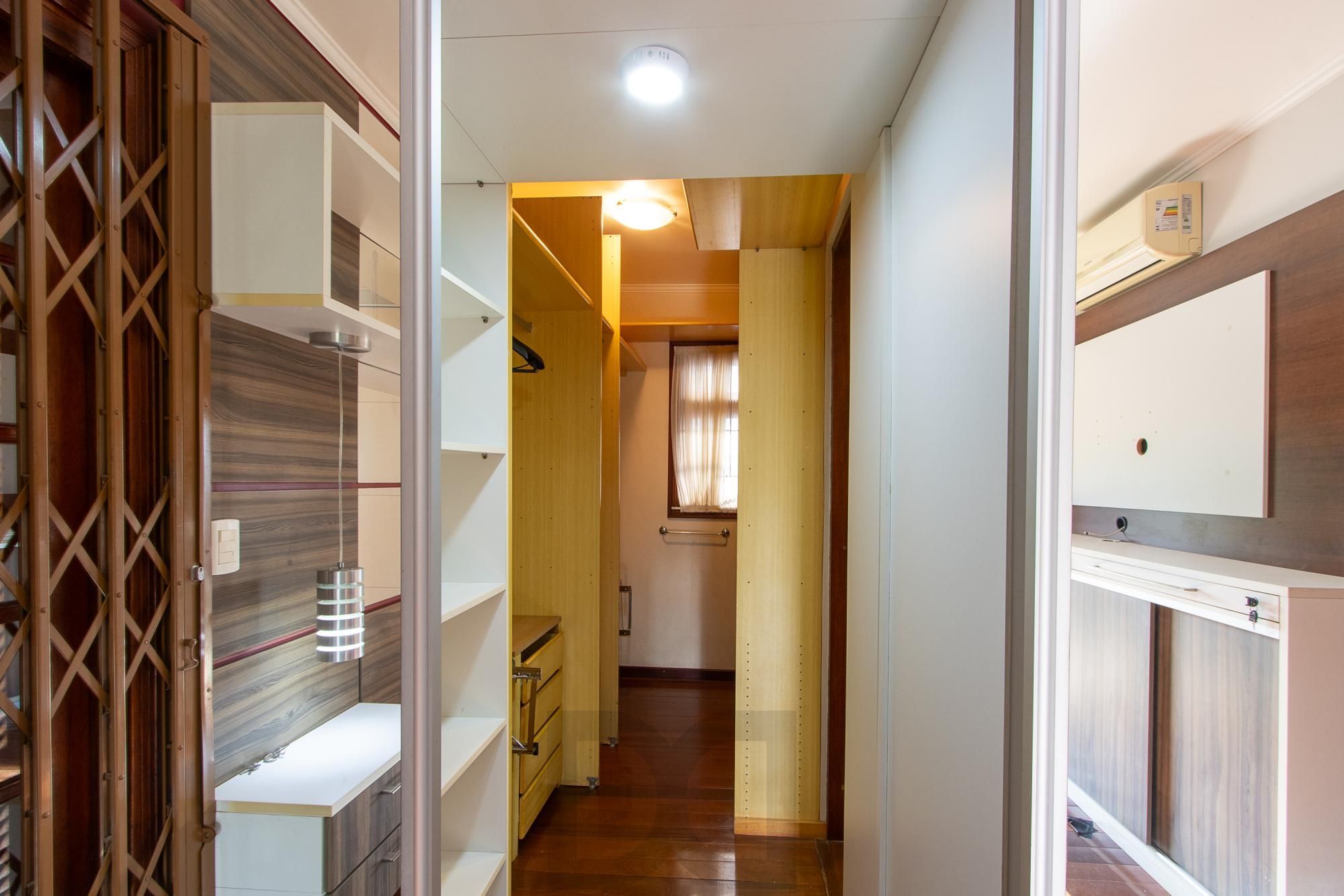 Excelente casa de 3 dormitórios, 1 suíte, pátio, piscina e vaga para 2 carros cobertas. — foto 41