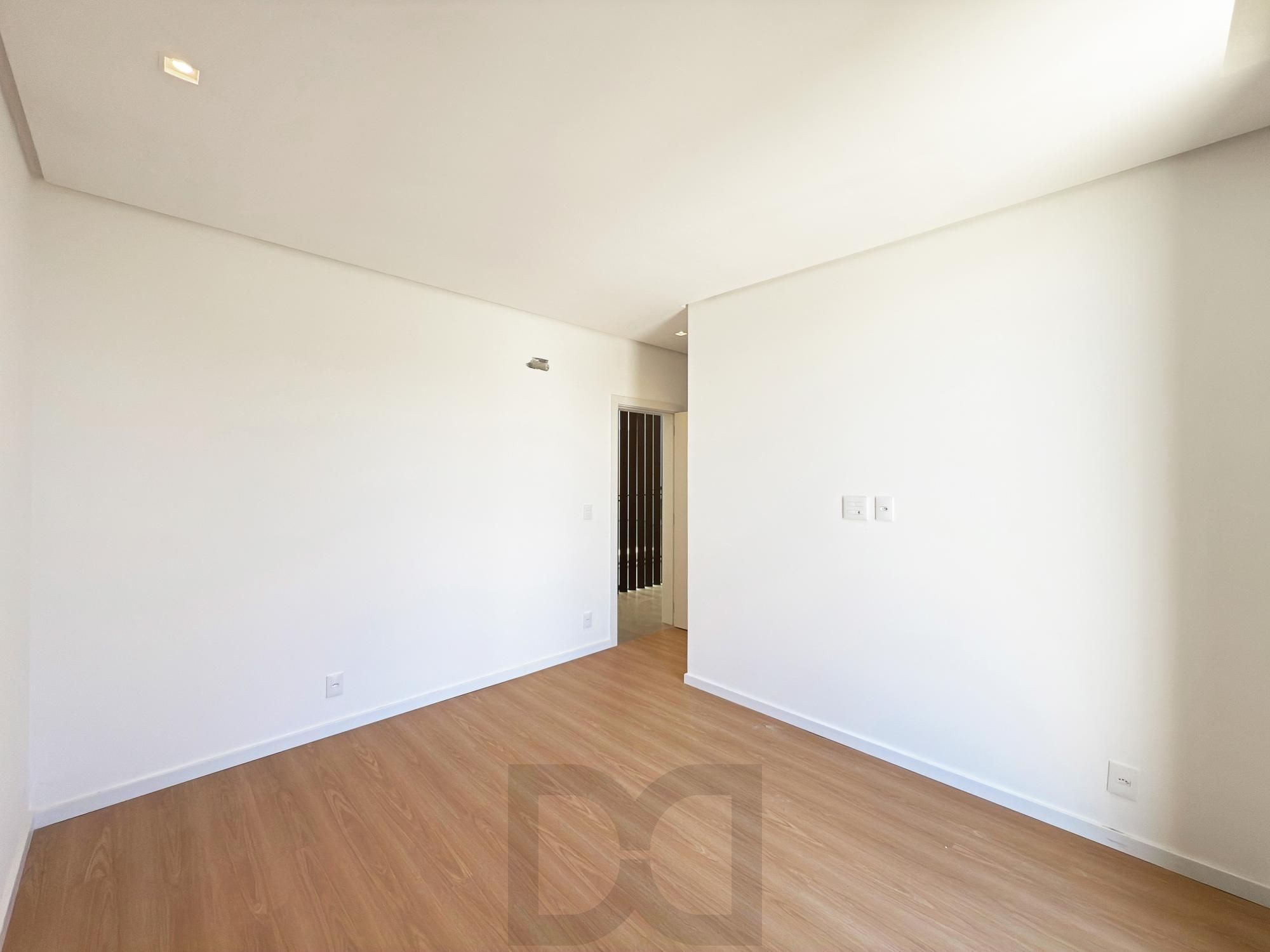 A casa conta com 434m2 de área construída, mas com um aproveitamento total dos 1.012m2 do lote — foto 38