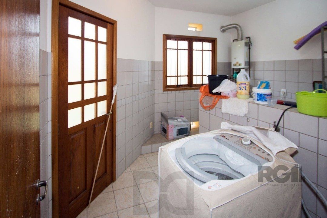 Sobrado com 6 suites, lareira, lavabo, pátio - Bairro Belém Velho — foto 16