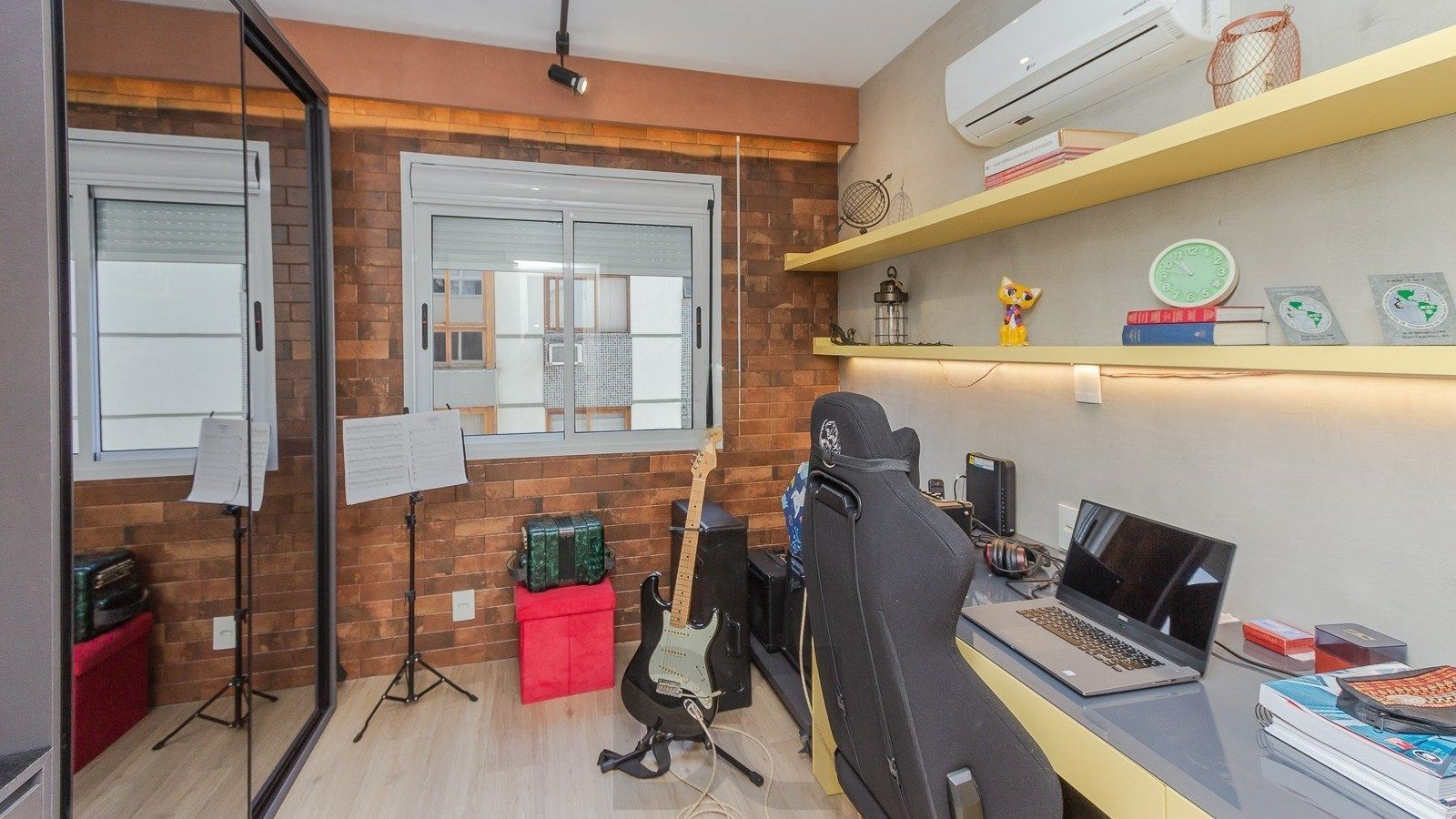 Apartamento 2 dormitórios, 1 suíte, 2 vagas, Petrópolis, Porto Alegre. — foto 12