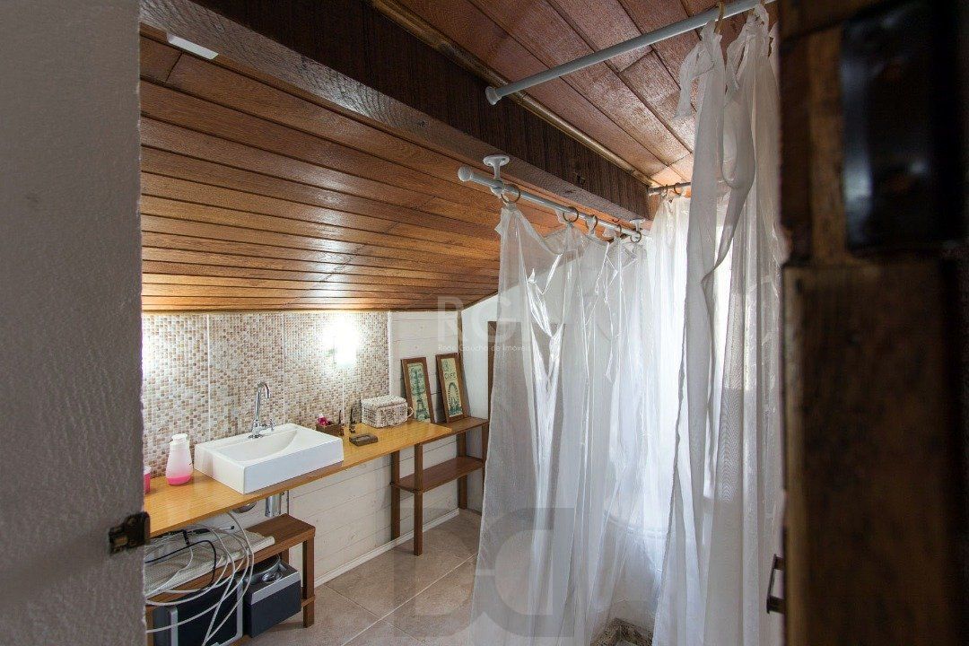 Casa para Venda - 250m², 3 dormitórios, sendo 2 suites, 3 vagas - Ponta Grossa — foto 30
