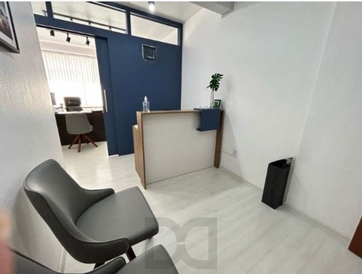 Sala desocupada c/vista p/ o Guaíba - bairro Centro — foto 3