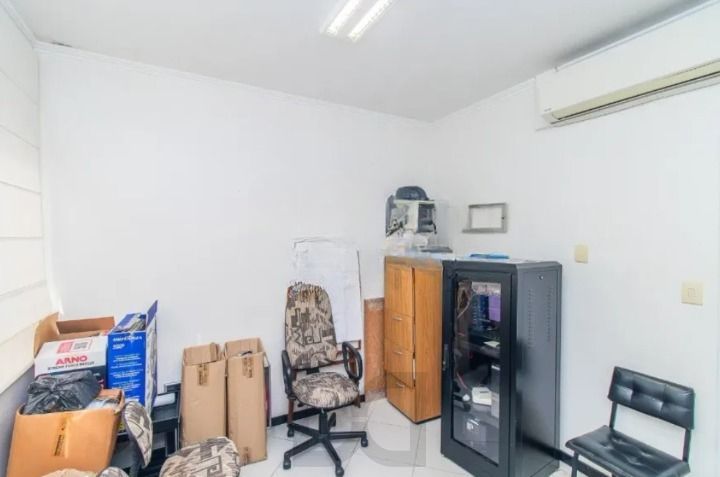 Excelente oportunidade para empresas e investidores! Prédio comercial moderno, amplo e muito bem localizado no bairro Menino Deus, oferecendo estrutura completa para diferentes tipos de negócios. — foto 29