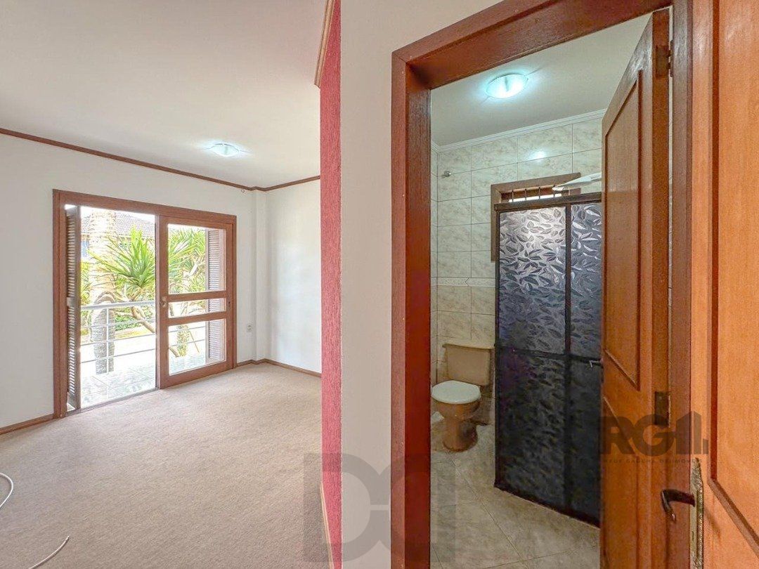 Com 4 suítes espaçosas, incluindo uma master com closet, — foto 71