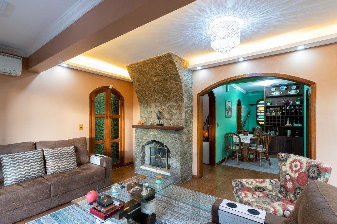 Casa para Venda - 232.5m², 3 dormitórios, sendo 1 suites, 4 vagas - Nonoai — foto 1