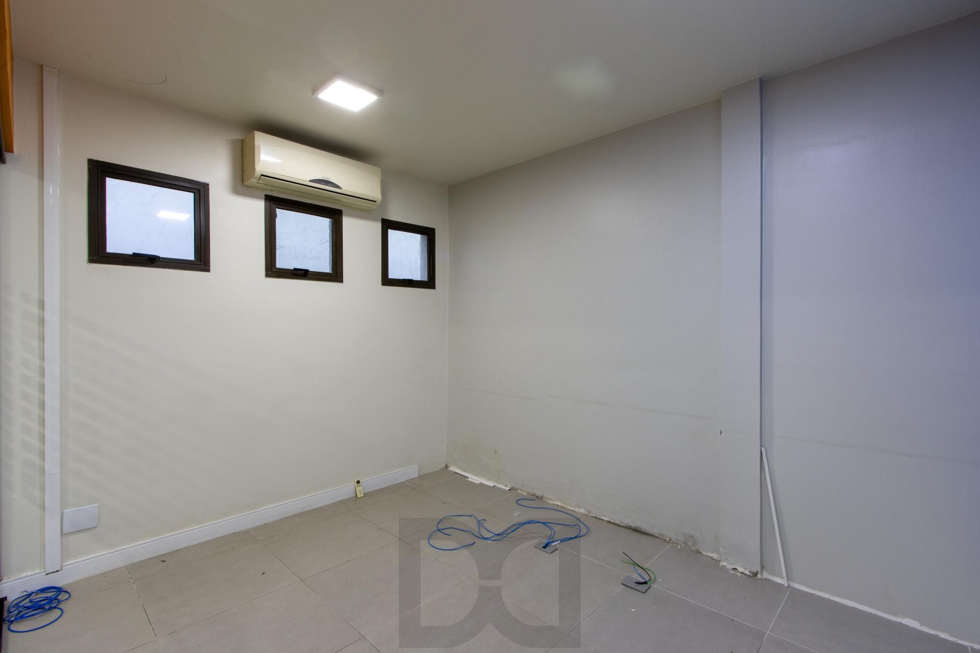 Casa Comercial 2 pisos - Excelente localização e Grande Visibilidade no Bairro Menino Deus - Ideal p/ Clínicas, escolas ou escritórios. — foto 14