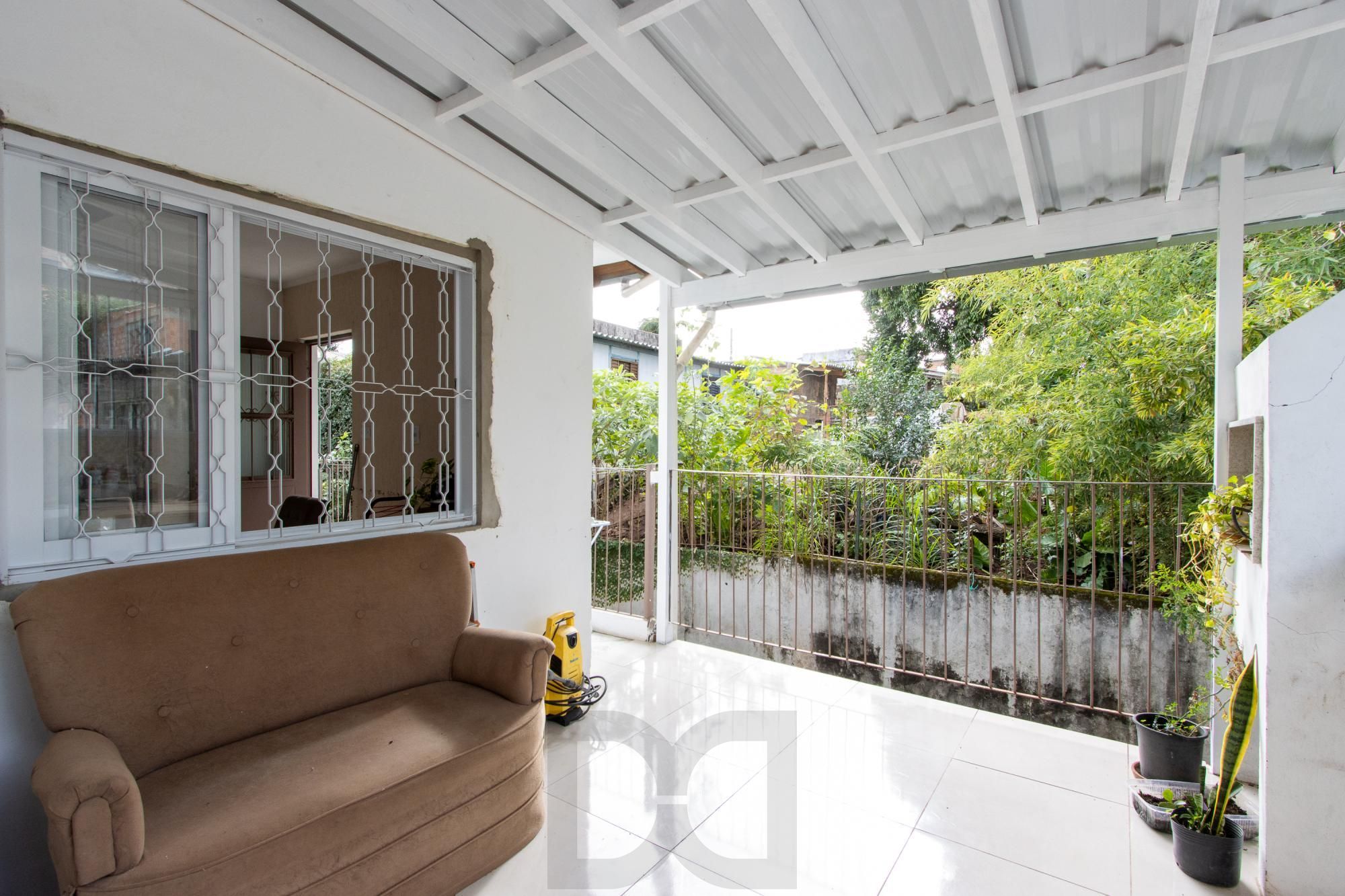 Casa ampla de 2 pavimentos com 4 dormitórios, 1 suite e 4 vagas no bairro Santa Tereza! — foto 38