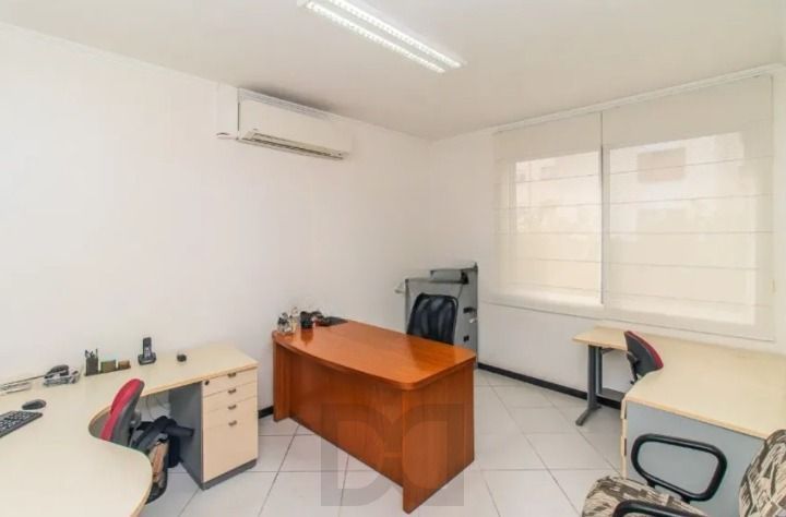 Excelente oportunidade para empresas e investidores! Prédio comercial moderno, amplo e muito bem localizado no bairro Menino Deus, oferecendo estrutura completa para diferentes tipos de negócios. — foto 28