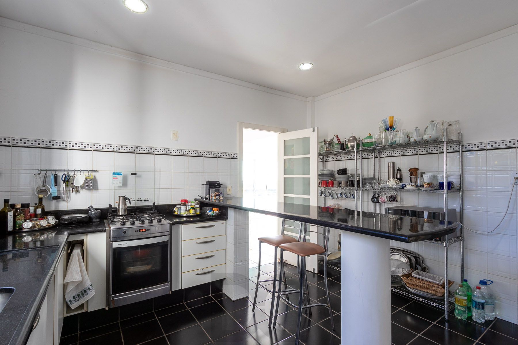 Casa para Venda - 470m², 3 dormitórios, sendo 1 suites, 6 vagas - Nonoai — foto 16