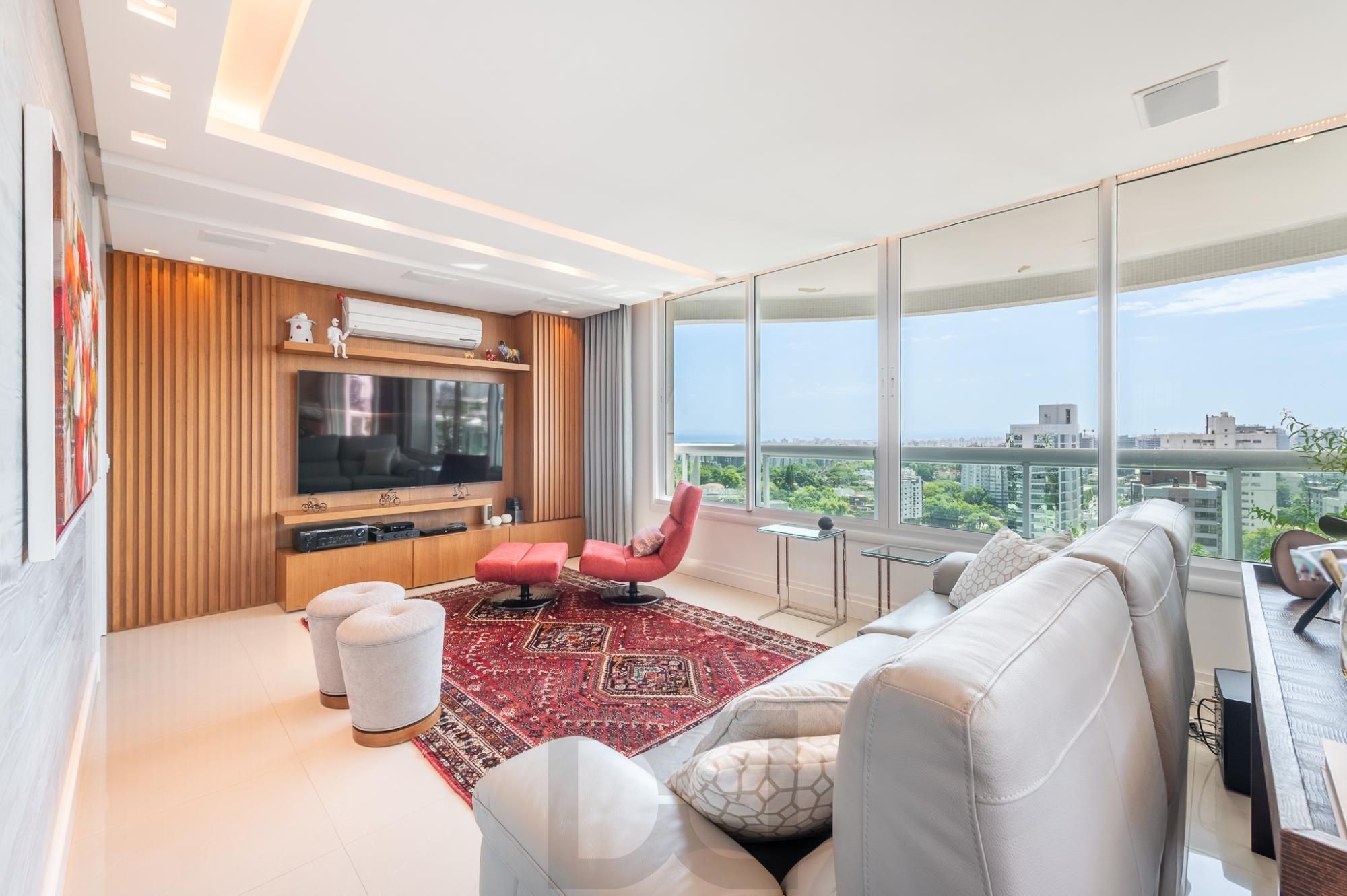 Apartamento com 204m², 3 dorm, 5 vagas no Petrópolis — foto 4