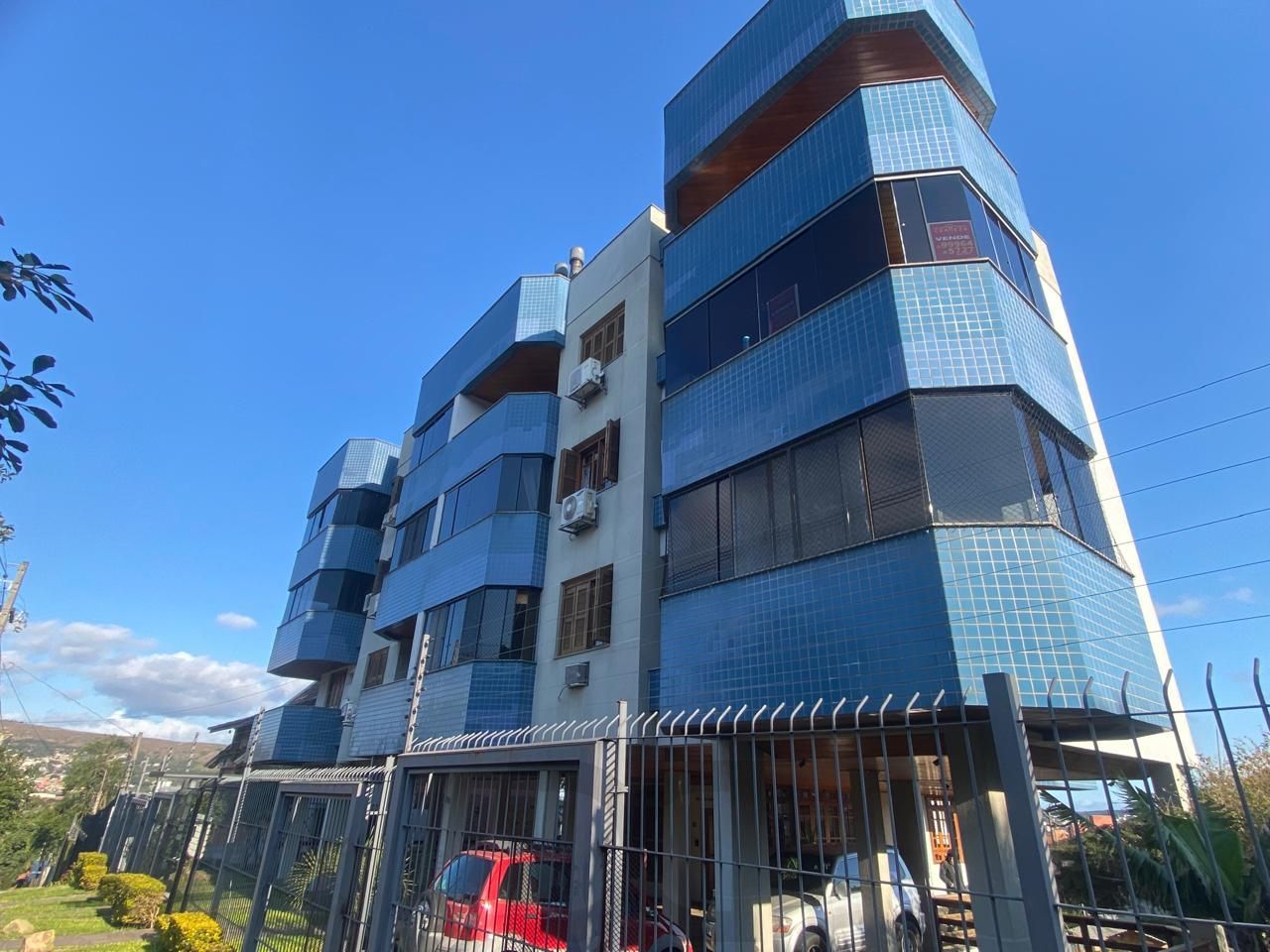 Excelente apartamento 3 dormitórios sendo 01 suíte, Sacada e com Òtima Posição Solar — foto 1