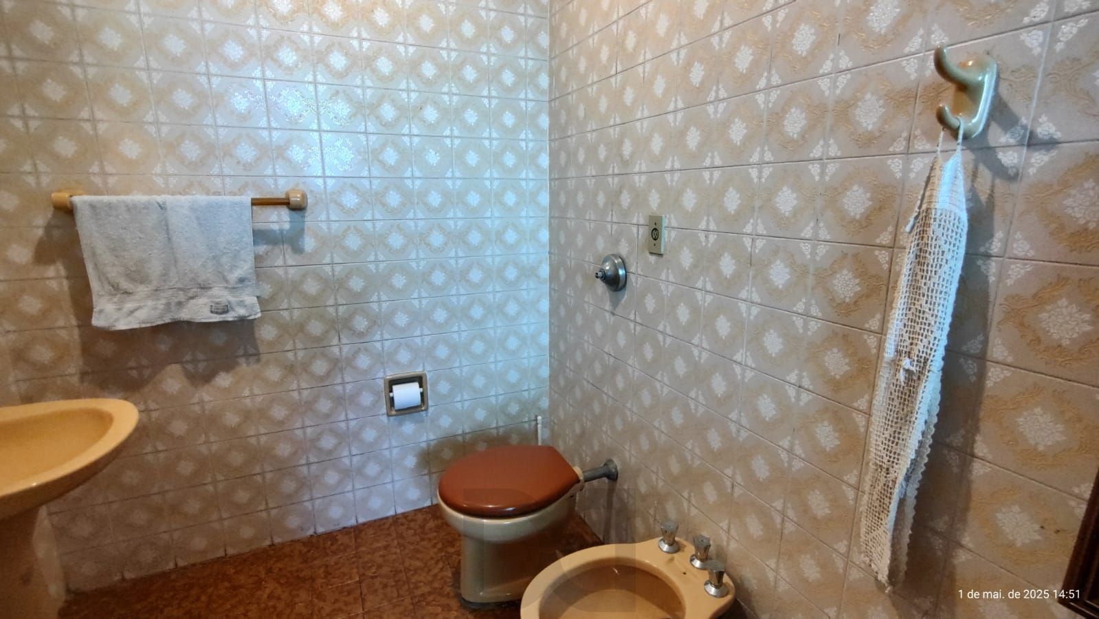 Apartamento de 4 dormitórios, 2 suítes, sacada, living para 2 ambientes bem amplo. — foto 10