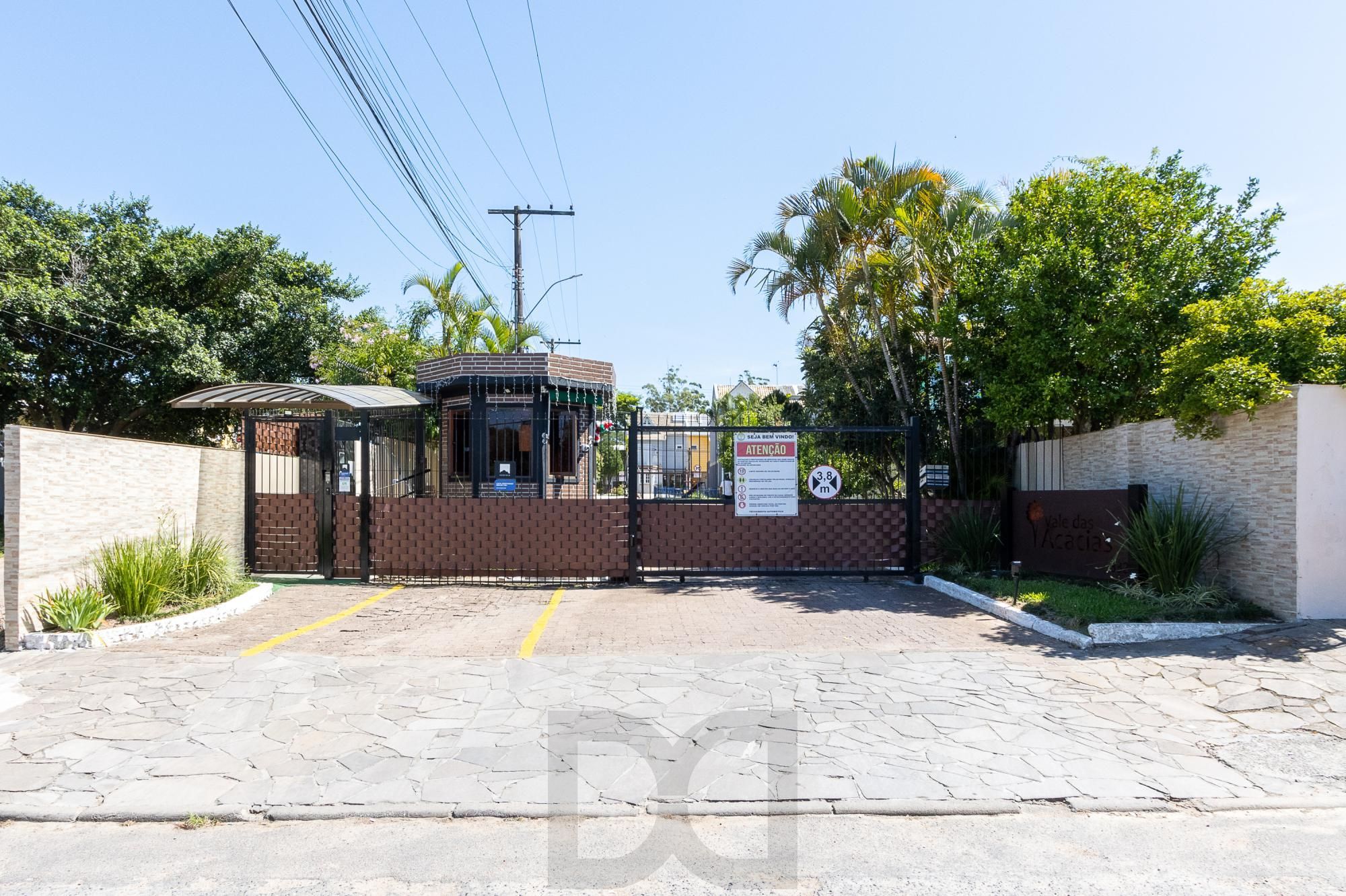 Casa de condomínio, de 3 dormitórios, 1 suíte e 2 vagas de garagem. — foto 38