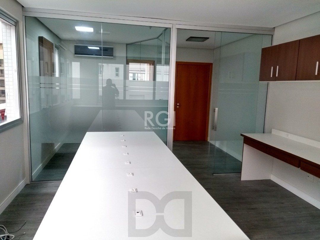 Conjunto/Sala para Venda - 39.83m², 0 dormitórios, 1 vaga - Petrópolis — foto 2