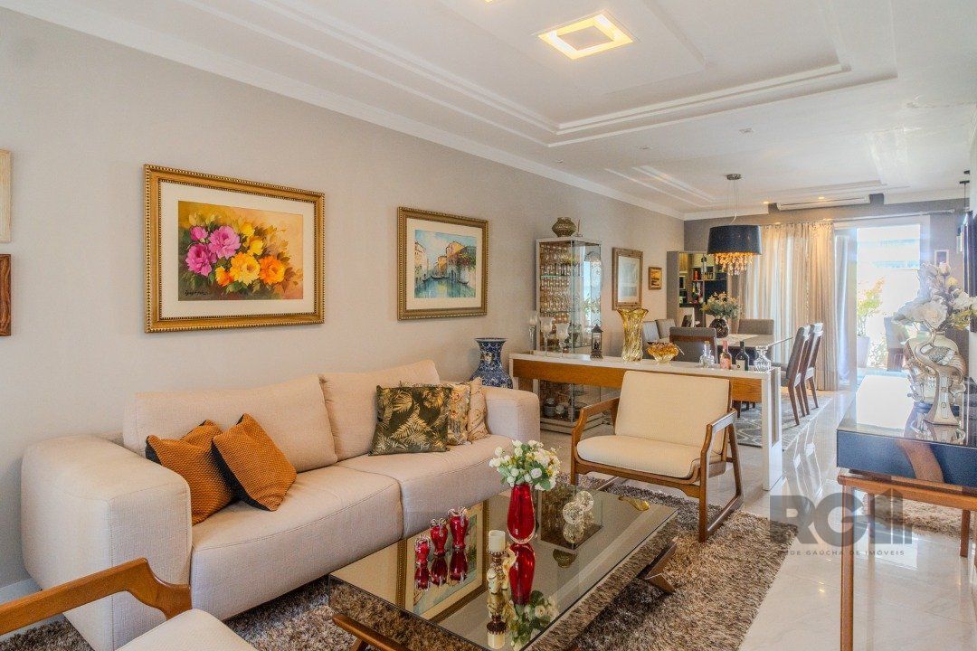 Casa de Condomínio com Arquitetura Exclusiva e Ambientes Sofisticados — foto 4