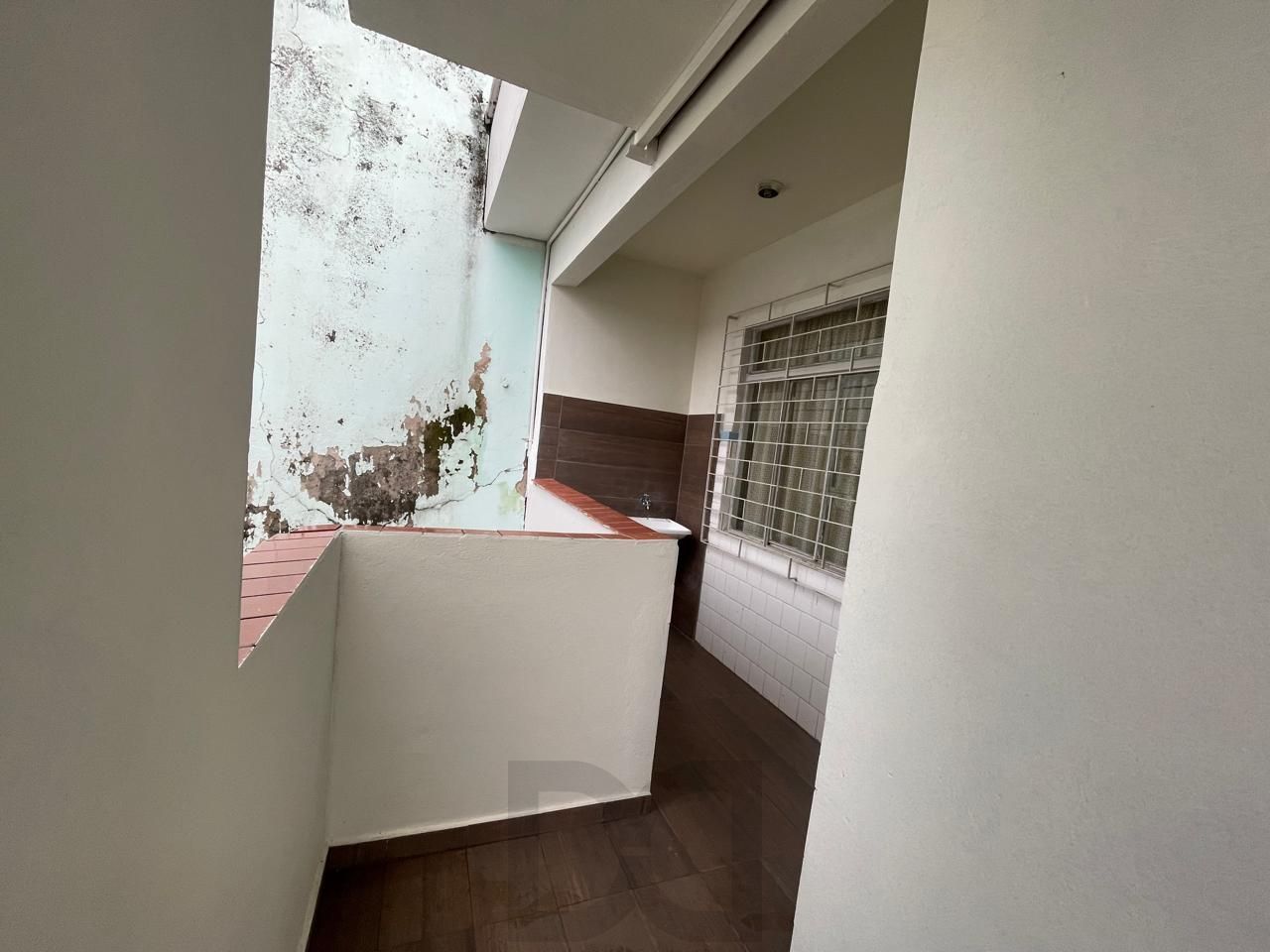 Terreno amplo com 690m², com duas casas construídas para moradia ou investyirdores!! — foto 6